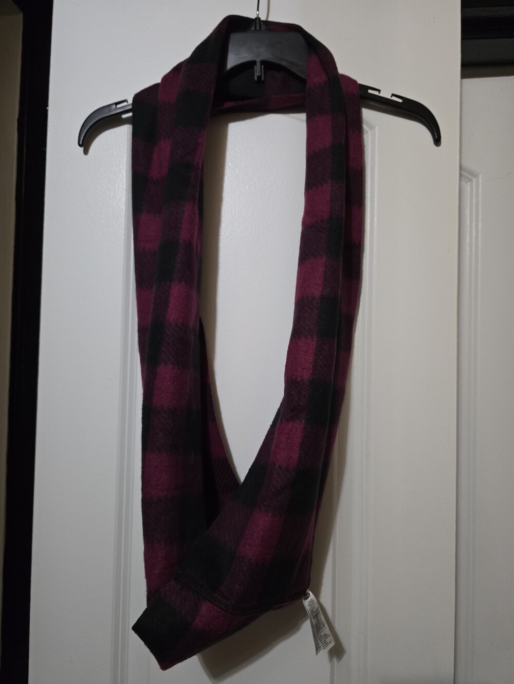 Old Navy Plaid Infinity Round Scarf - Black & Magenta One Size